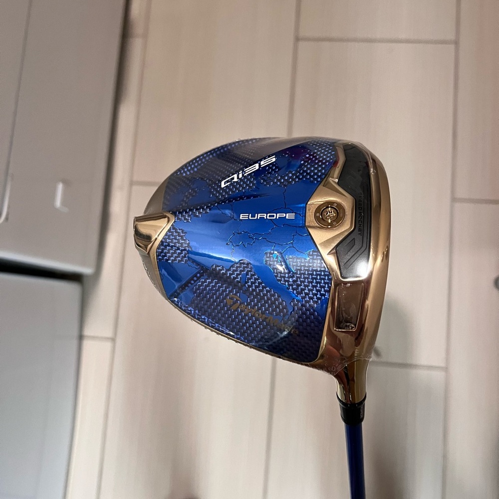 Blue and Gold Golf Club